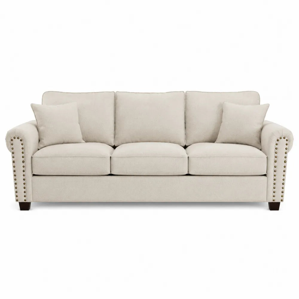 Divano 3 posti 210 cm x 90 cm x 85 cm in tessuto poliestere beige con braccioli con borchie metalliche e struttura in legno