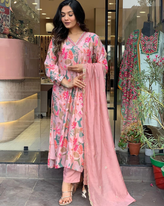 Pink Printed Kurta Set With Chanderi Dupatta With Pant Pair