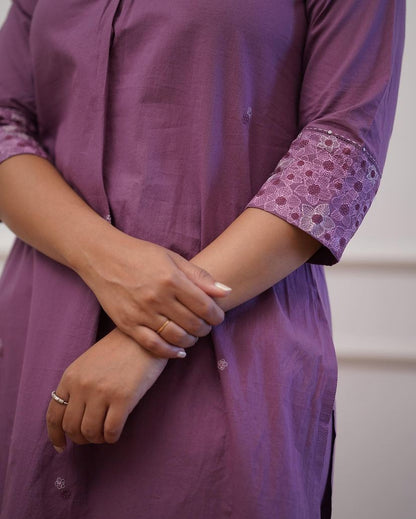 Women Embroidered Rayon Slub Straight Kurta With Pant